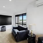 Awesome Designer 3Br Apt In The Heart Of Manukau
